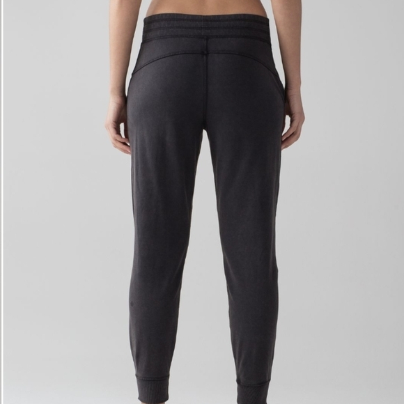 Lululemon Women's Cotton Loop Back Jogger - Picture 3 of 16